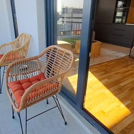 Stylish One Bedroom Apartment Podgorica Exterior photo