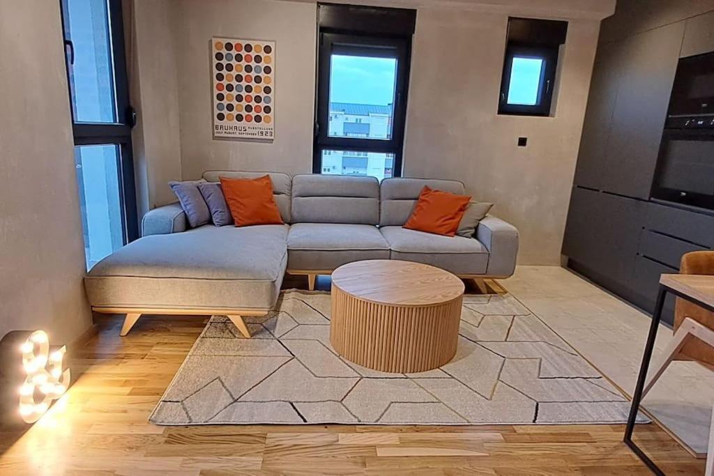 Stylish One Bedroom Apartment Podgorica Exterior photo